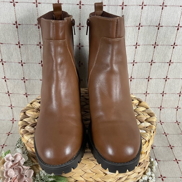 Bella Vita “Connery” Chelsea Boot Lug Sole Leather Ankle Boots Sz 10 Wide Comfy - Picture 3 of 8